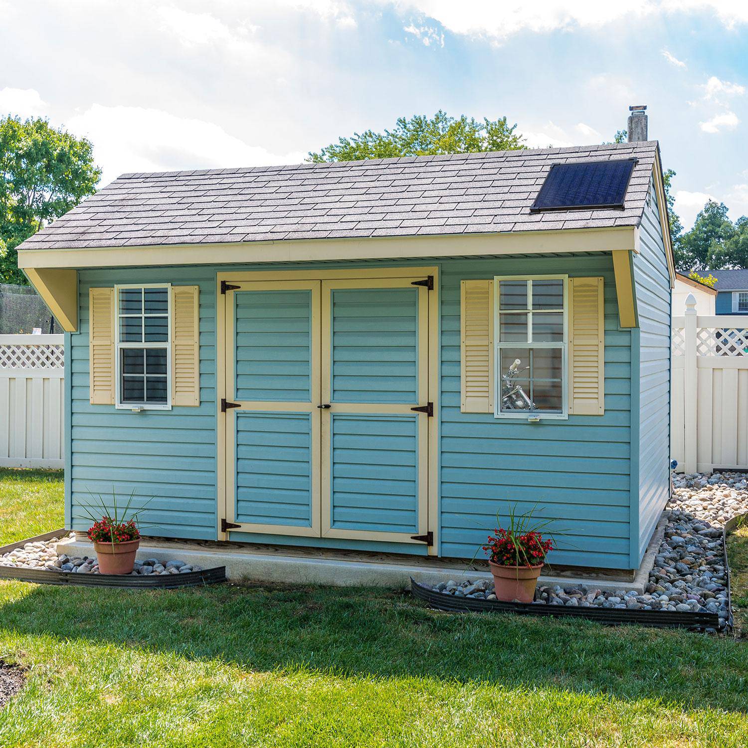 17 Watt Mountable Solar 12V Battery Charger with Solar Controller - Battery Tender®