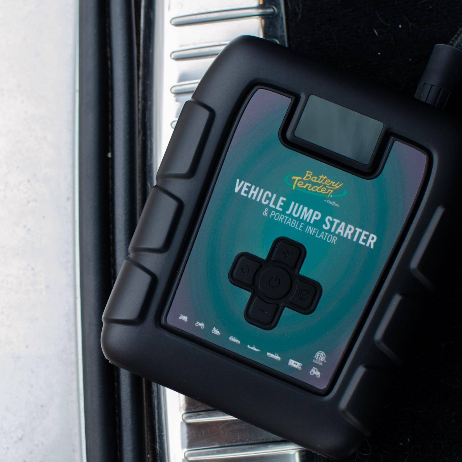 800 AMP Jump Starter and Tire Inflator - Battery Tender®